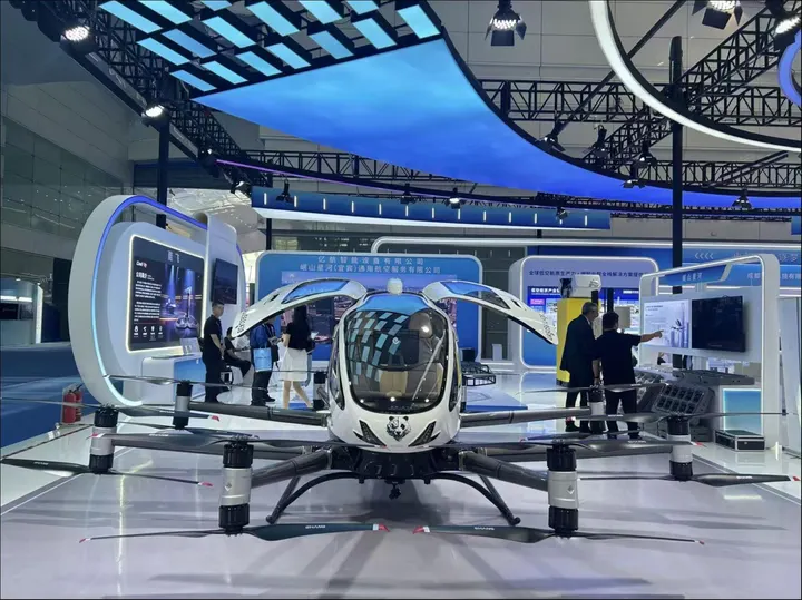 （展会现场的eVTOL)