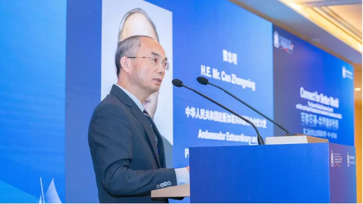 (曹忠明,中华人民共和国驻新加坡共和国特命全权大使)