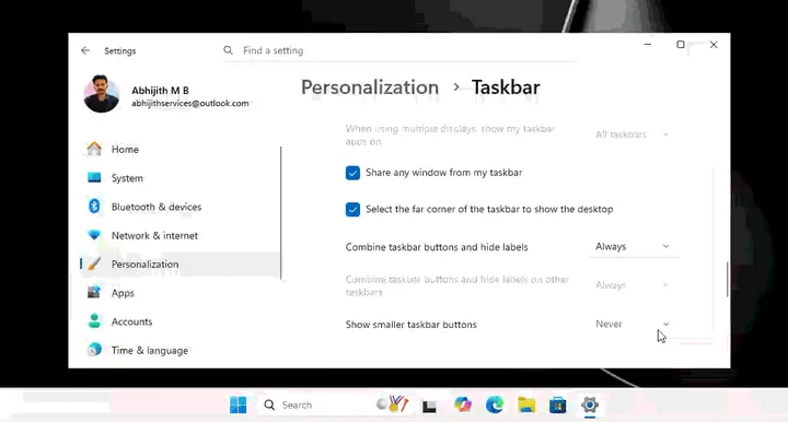 New option to make Taskbar in Windows 11 smaller